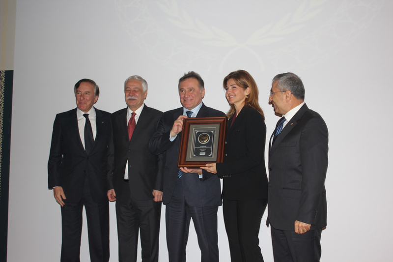 2. Geleneksel Türkiye'ye Değer Katanlar Ödülü - Oya Eczacıbaşı