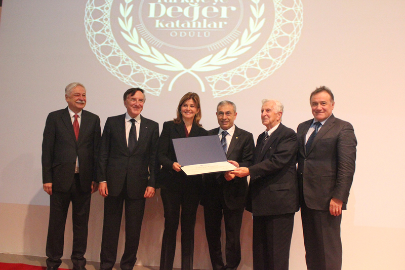 2. Geleneksel Türkiye'ye Değer Katanlar Ödülü - Oya Eczacıbaşı