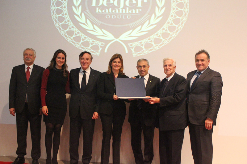 2. Geleneksel Türkiye'ye Değer Katanlar Ödülü - Oya Eczacıbaşı