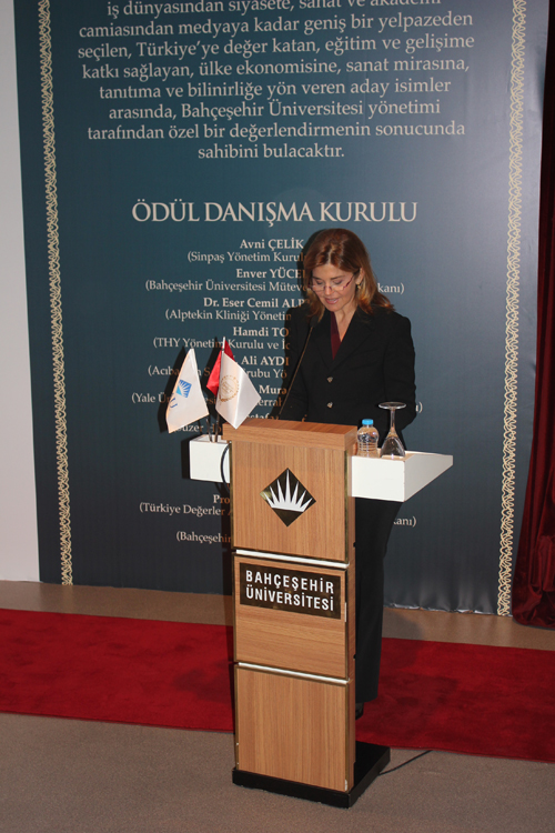 2. Geleneksel Türkiye'ye Değer Katanlar Ödülü - Oya Eczacıbaşı