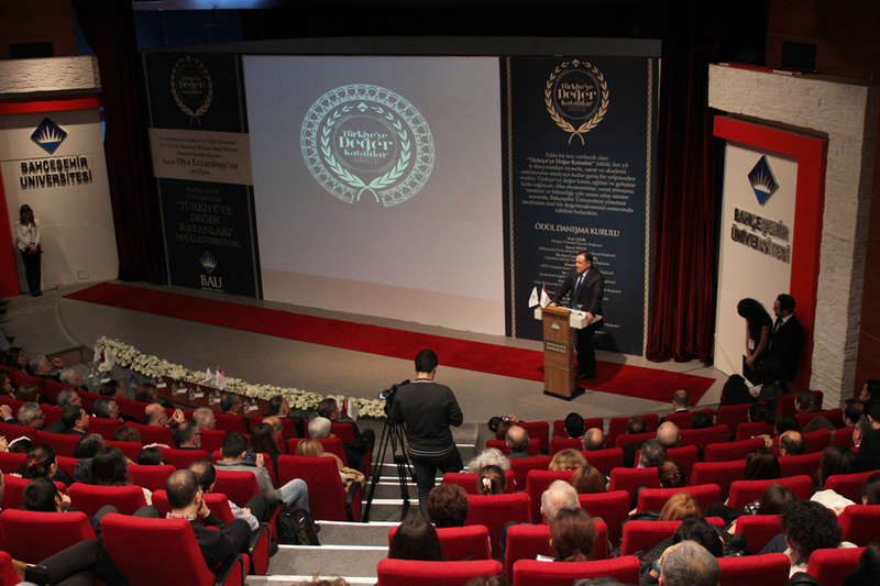 2. Geleneksel Türkiye'ye Değer Katanlar Ödülü - Oya Eczacıbaşı