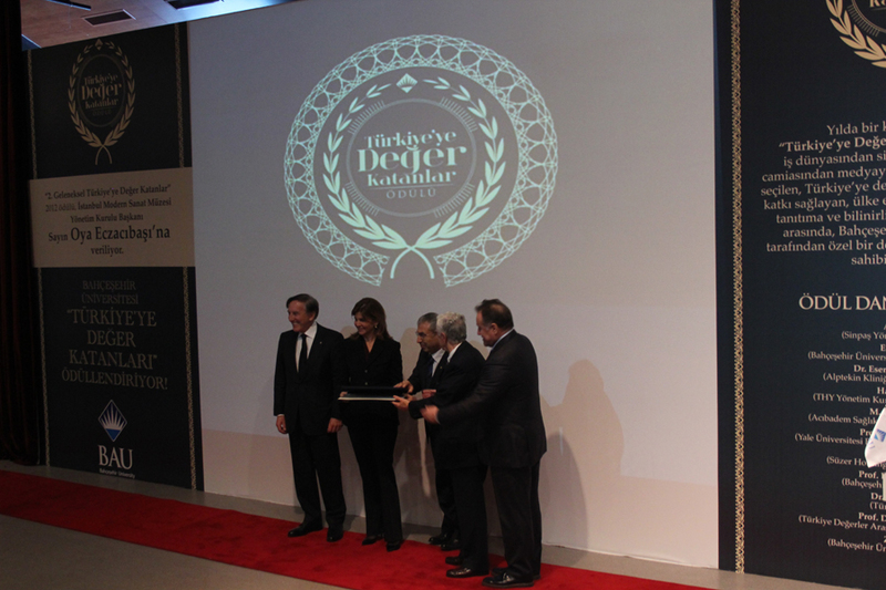 2. Geleneksel Türkiye'ye Değer Katanlar Ödülü - Oya Eczacıbaşı