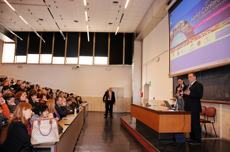 "Global Eğitime Katkı" Ödülü Enver Yücel'in