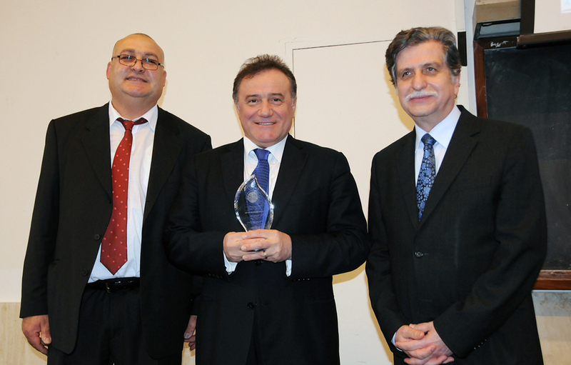 "Global Eğitime Katkı" Ödülü Enver Yücel'in