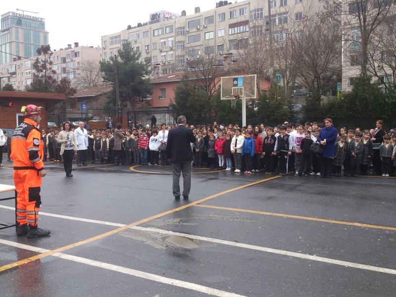 BUSAR İlköğretim Okullarında Tahliye Tatbikatı Yapıyor