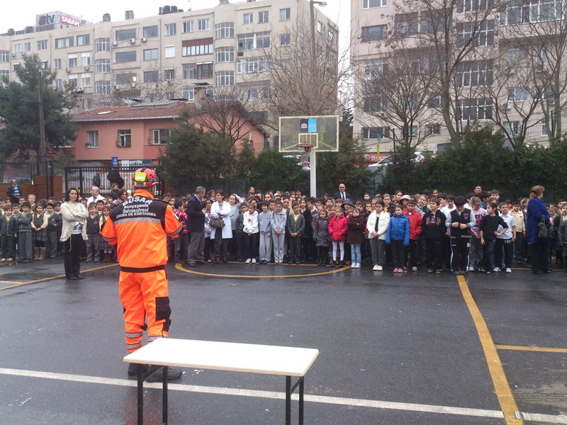 BUSAR İlköğretim Okullarında Tahliye Tatbikatı Yapıyor