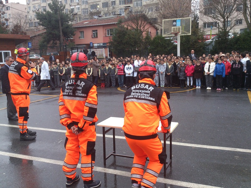 BUSAR İlköğretim Okullarında Tahliye Tatbikatı Yapıyor
