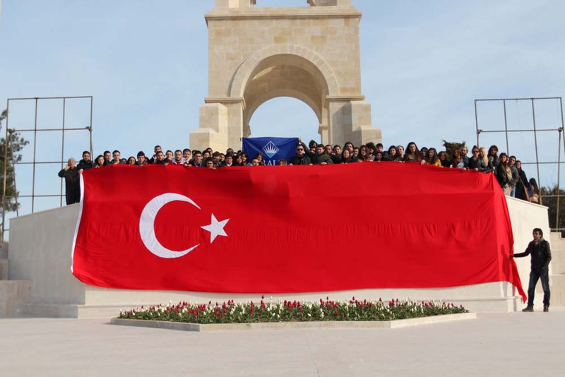 BAU'lu Öğrenciler Çanakkale'de Şehitlerimizi Ziyaret Etti