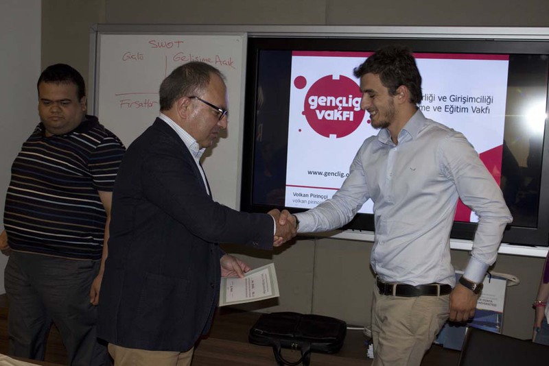 Çekirdek Eğitimler'in İlk Rol Modeli Ali Pandır Oldu