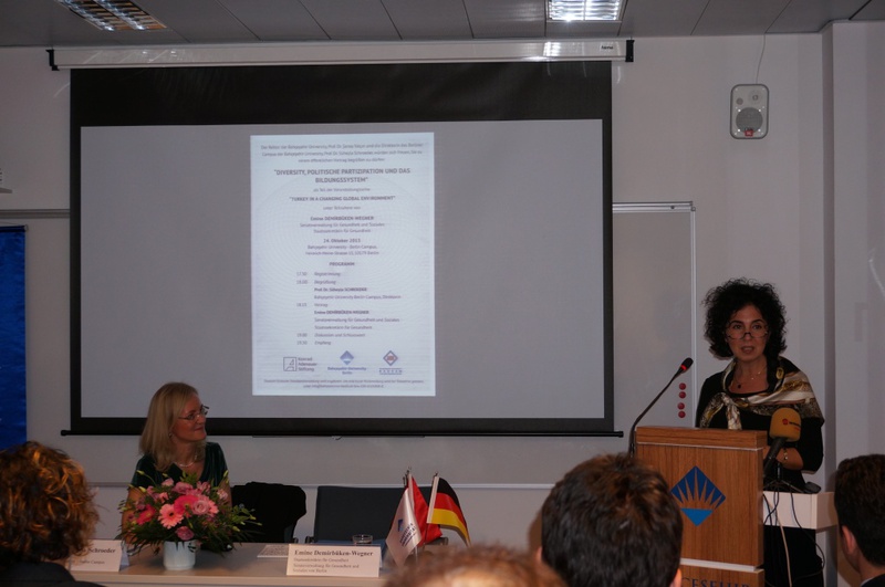 Emine Demirbüken-Wegner BAU Berlin'de Konferans Verdi