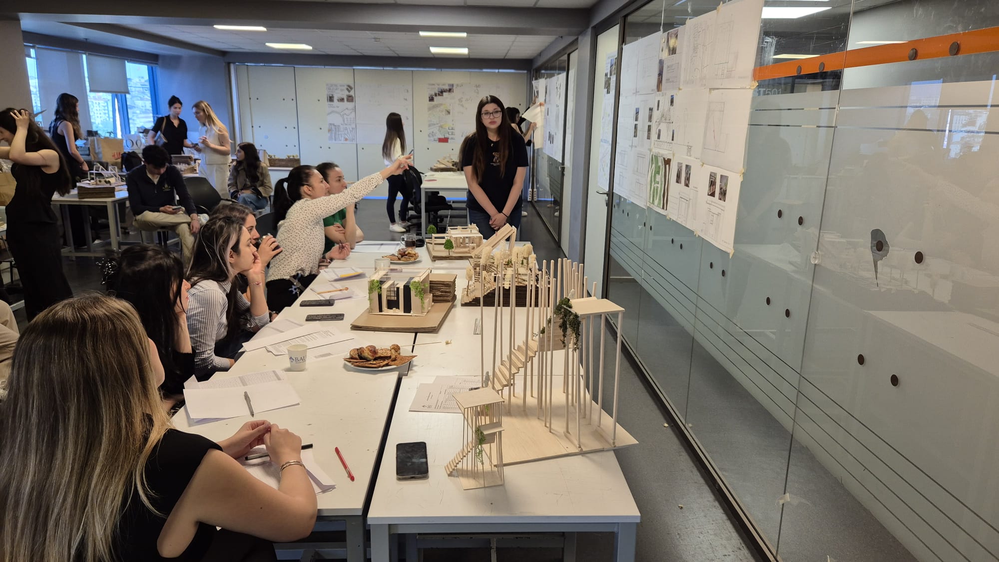 1. Sınıf Jürileri ve Öğrenci Projeleri