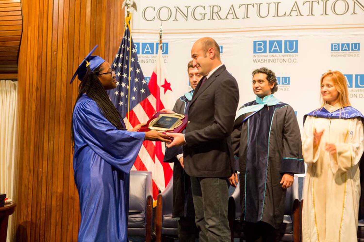 BAU International University Washington DC İlk Mezunlarını Verdi