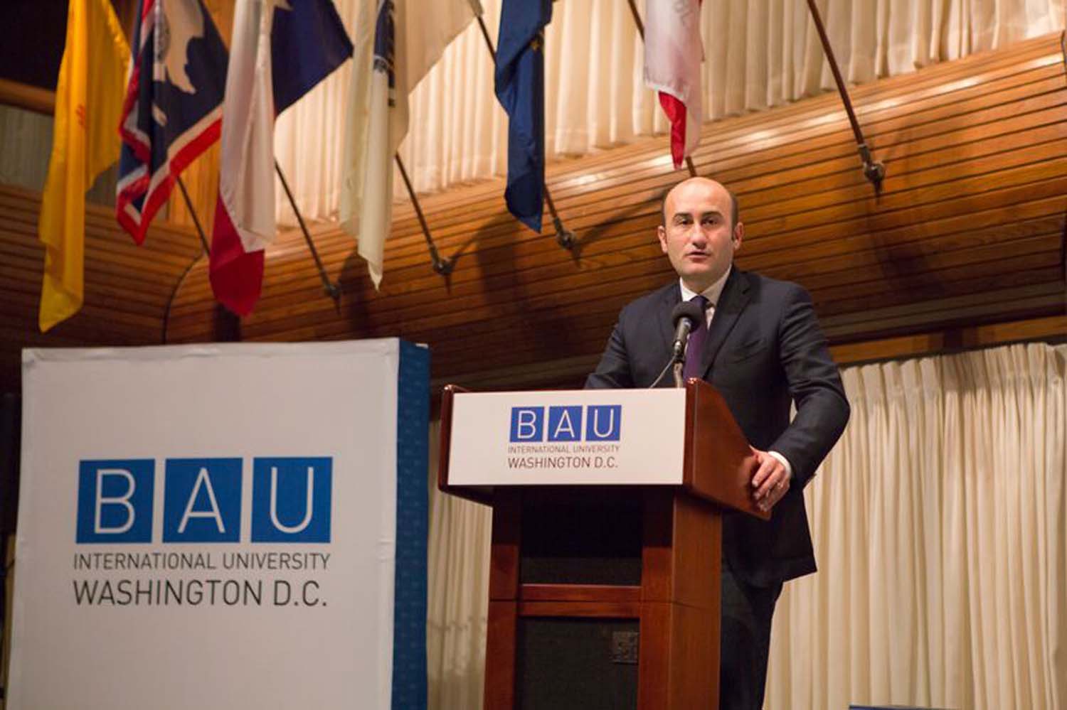 BAU International University Washington DC İlk Mezunlarını Verdi