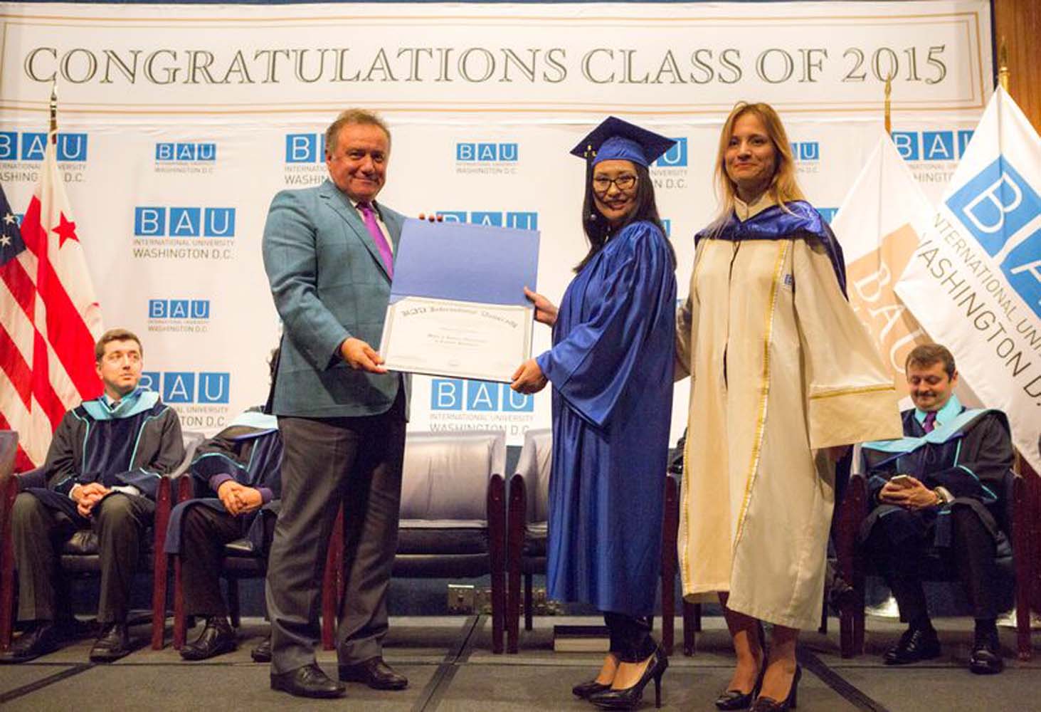 BAU International University Washington DC İlk Mezunlarını Verdi