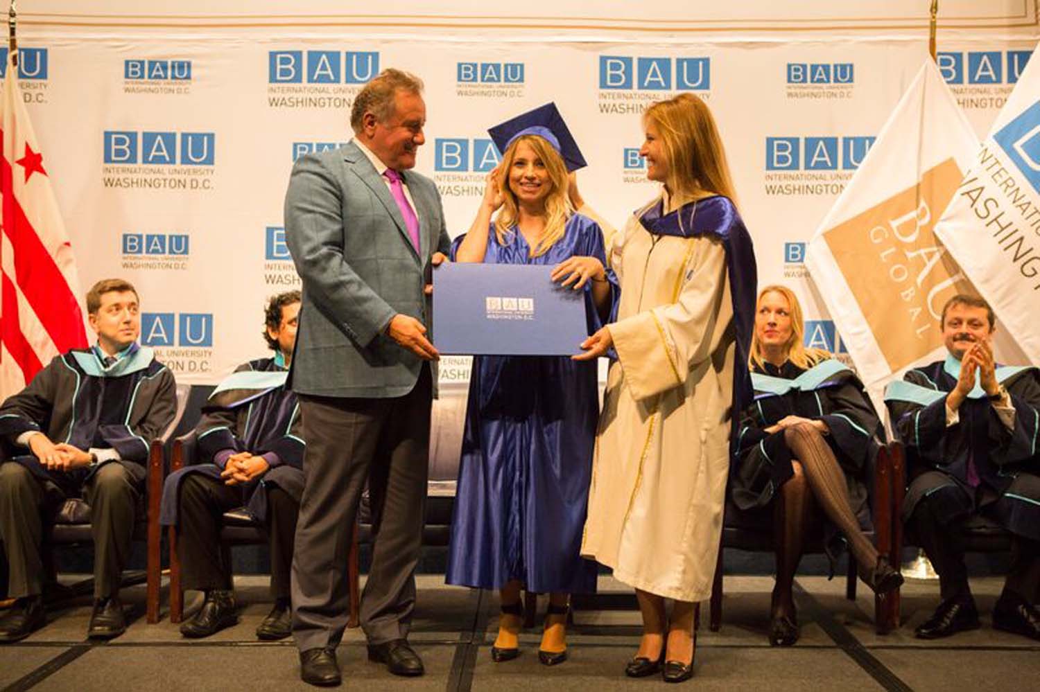 BAU International University Washington DC İlk Mezunlarını Verdi