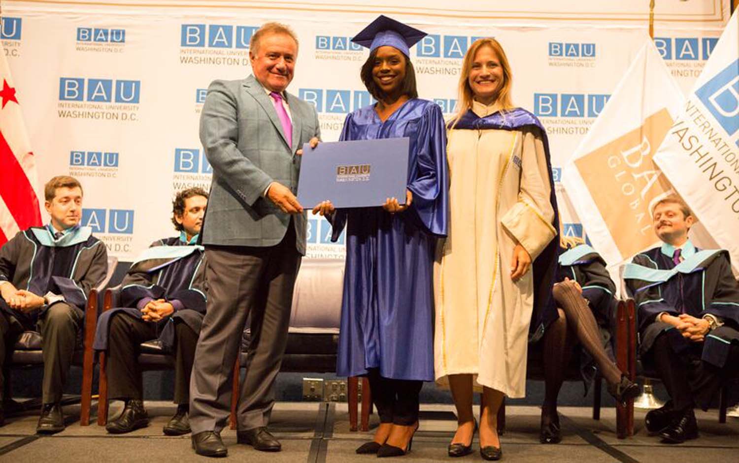 BAU International University Washington DC İlk Mezunlarını Verdi