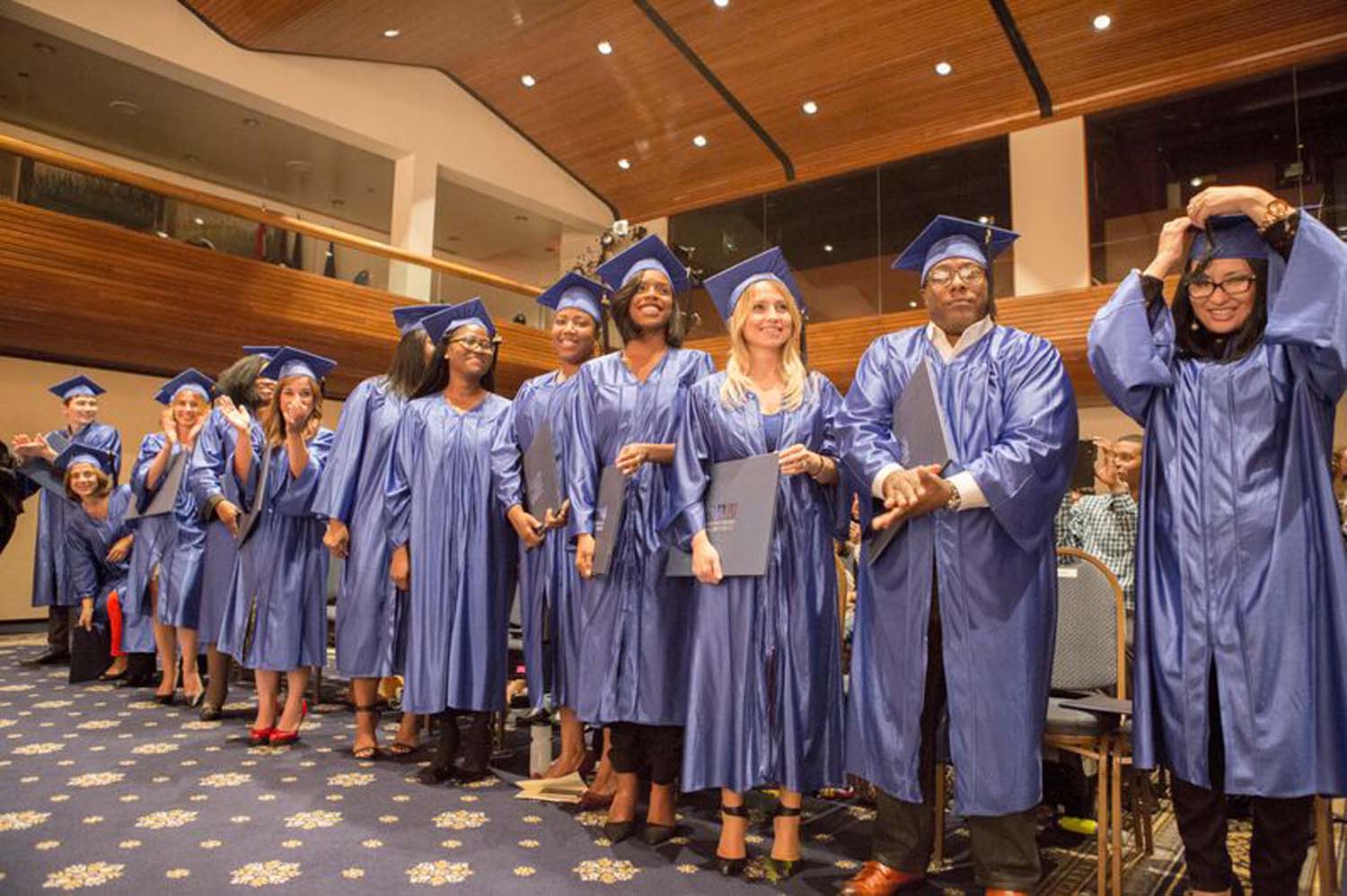 BAU International University Washington DC İlk Mezunlarını Verdi