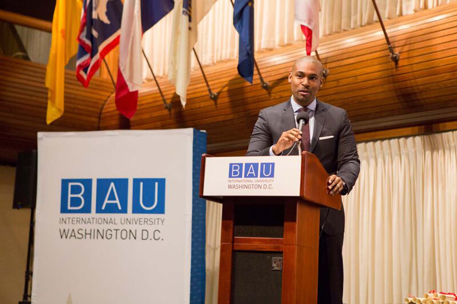 BAU International University Washington DC İlk Mezunlarını Verdi