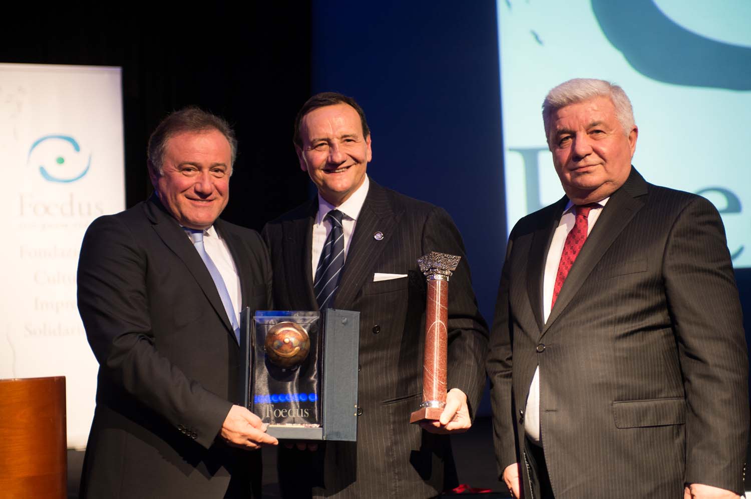 Enver Yücel'e “Foedus Özel Ödülü” 