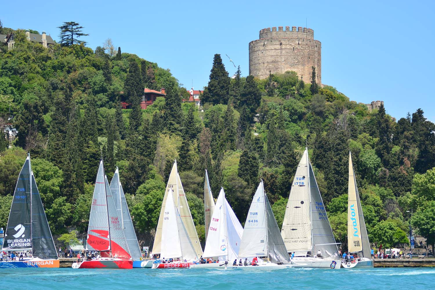 İstanbul Boğazı'nda BAU Bosphorus Sailing Cup 2016 Rüzgarı Esti