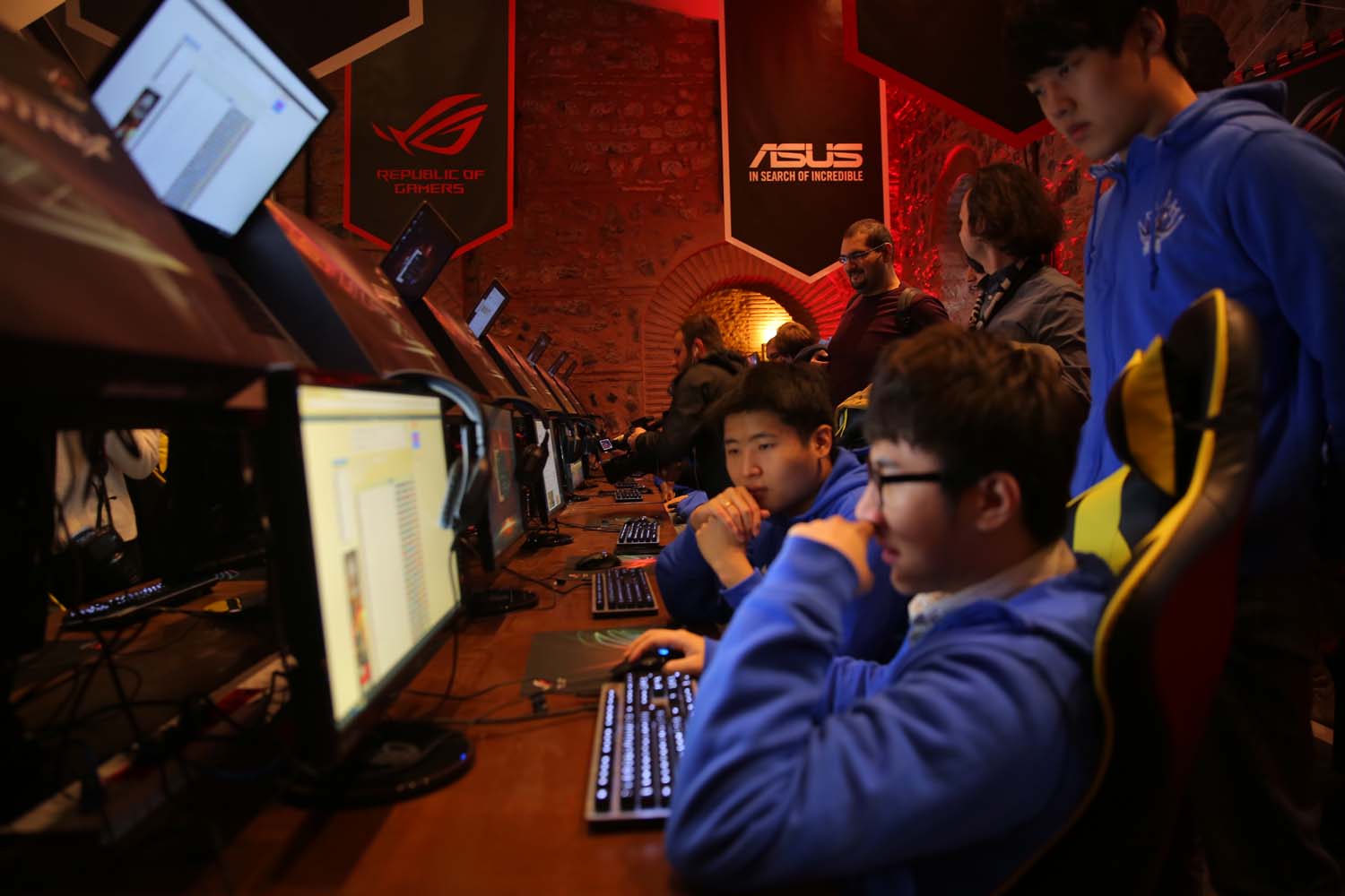 ASUS ve BAU Güçlerini Espor İçin Birleştirdi