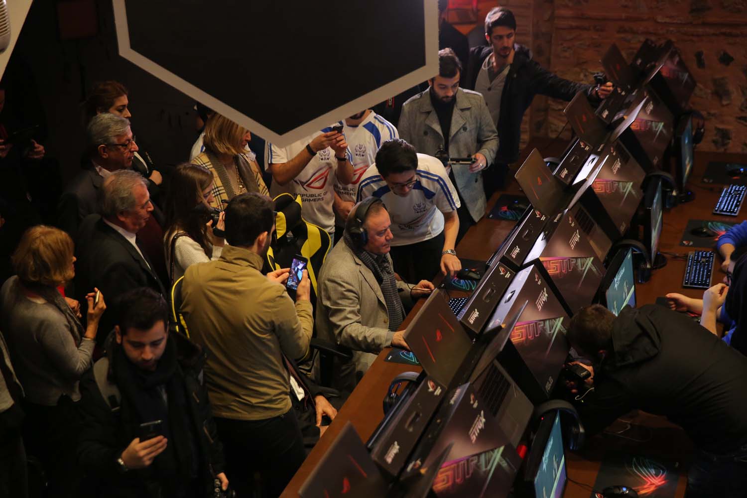 ASUS ve BAU Güçlerini Espor İçin Birleştirdi