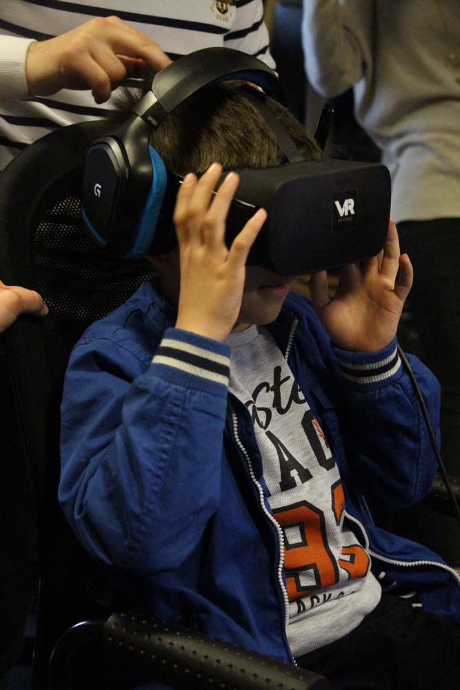 Disleksili Çocuklar VR ile Sanal Gezintiye Çıktı, Graffiti ile Beşiktaş Duvarlarını Renklendirdi