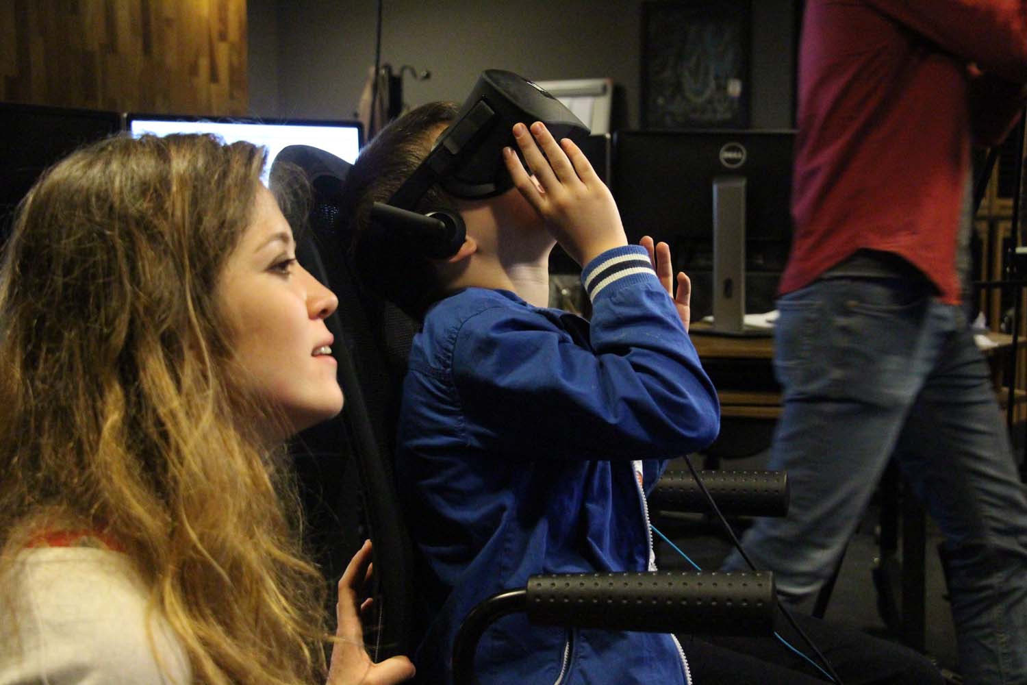 Disleksili Çocuklar VR ile Sanal Gezintiye Çıktı, Graffiti ile Beşiktaş Duvarlarını Renklendirdi