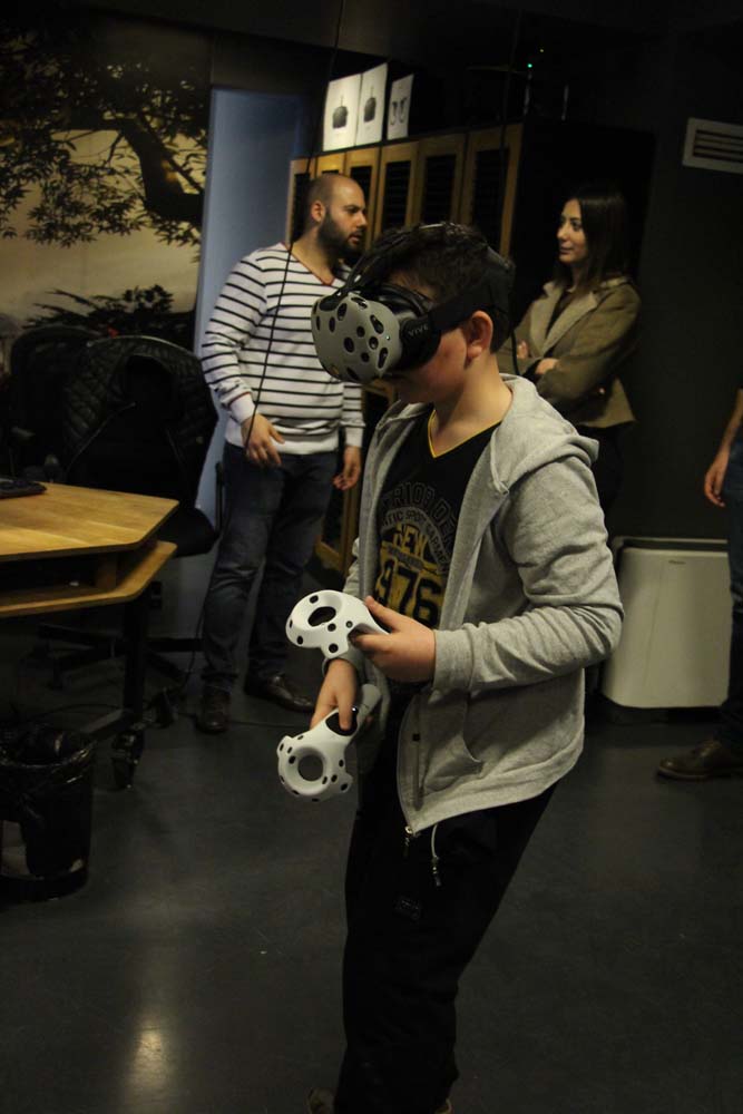 Disleksili Çocuklar VR ile Sanal Gezintiye Çıktı, Graffiti ile Beşiktaş Duvarlarını Renklendirdi