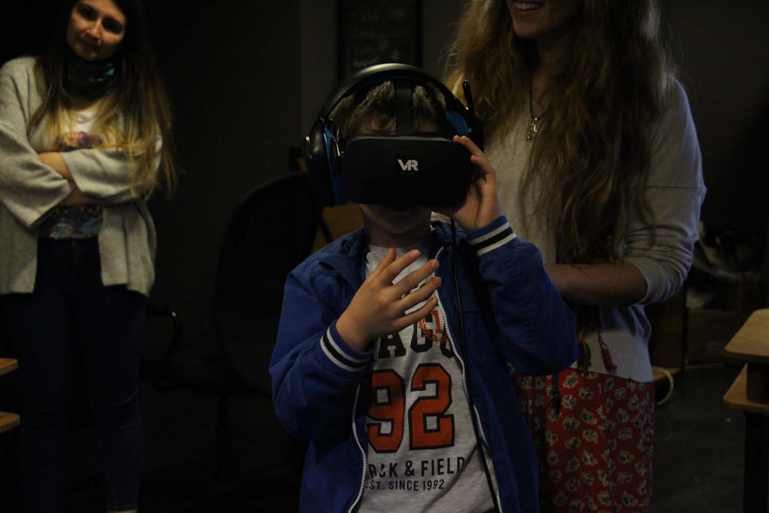 Disleksili Çocuklar VR ile Sanal Gezintiye Çıktı, Graffiti ile Beşiktaş Duvarlarını Renklendirdi