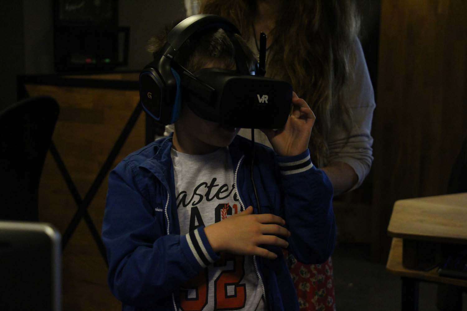 Disleksili Çocuklar VR ile Sanal Gezintiye Çıktı, Graffiti ile Beşiktaş Duvarlarını Renklendirdi