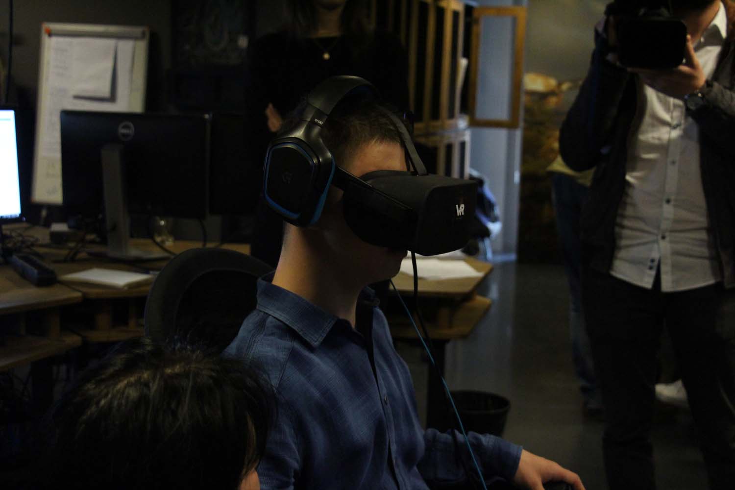 Disleksili Çocuklar VR ile Sanal Gezintiye Çıktı, Graffiti ile Beşiktaş Duvarlarını Renklendirdi