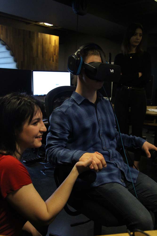 Disleksili Çocuklar VR ile Sanal Gezintiye Çıktı, Graffiti ile Beşiktaş Duvarlarını Renklendirdi