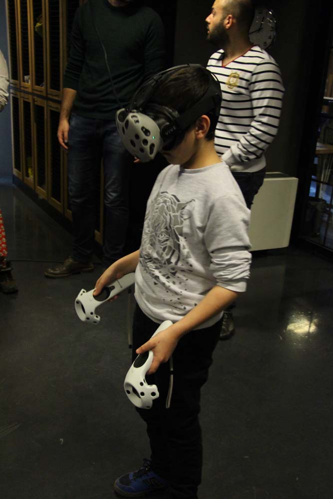 Disleksili Çocuklar VR ile Sanal Gezintiye Çıktı, Graffiti ile Beşiktaş Duvarlarını Renklendirdi