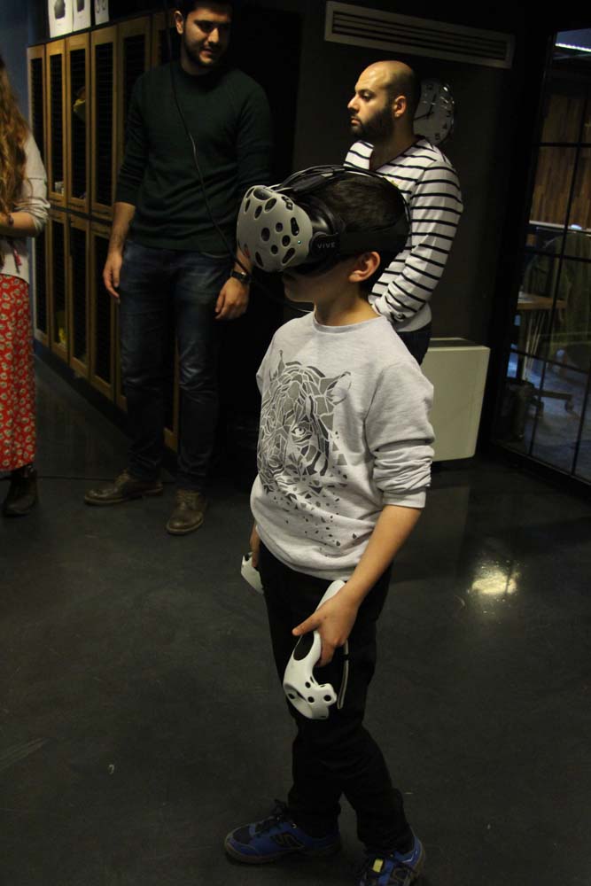 Disleksili Çocuklar VR ile Sanal Gezintiye Çıktı, Graffiti ile Beşiktaş Duvarlarını Renklendirdi