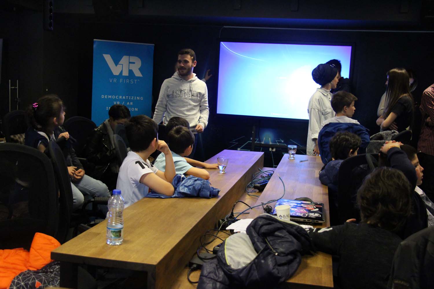 Disleksili Çocuklar VR ile Sanal Gezintiye Çıktı, Graffiti ile Beşiktaş Duvarlarını Renklendirdi