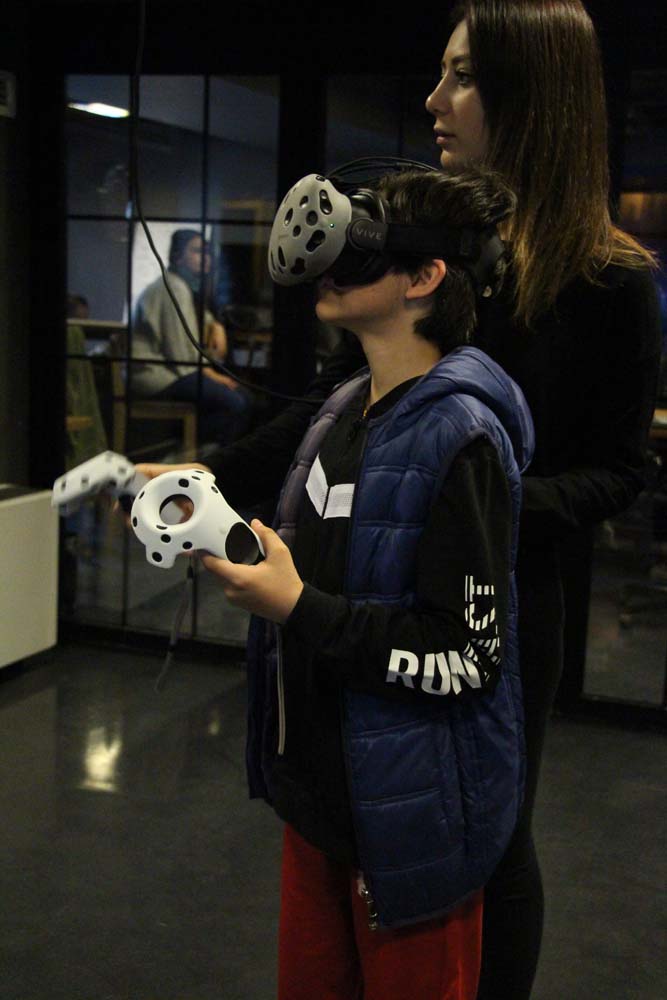 Disleksili Çocuklar VR ile Sanal Gezintiye Çıktı, Graffiti ile Beşiktaş Duvarlarını Renklendirdi