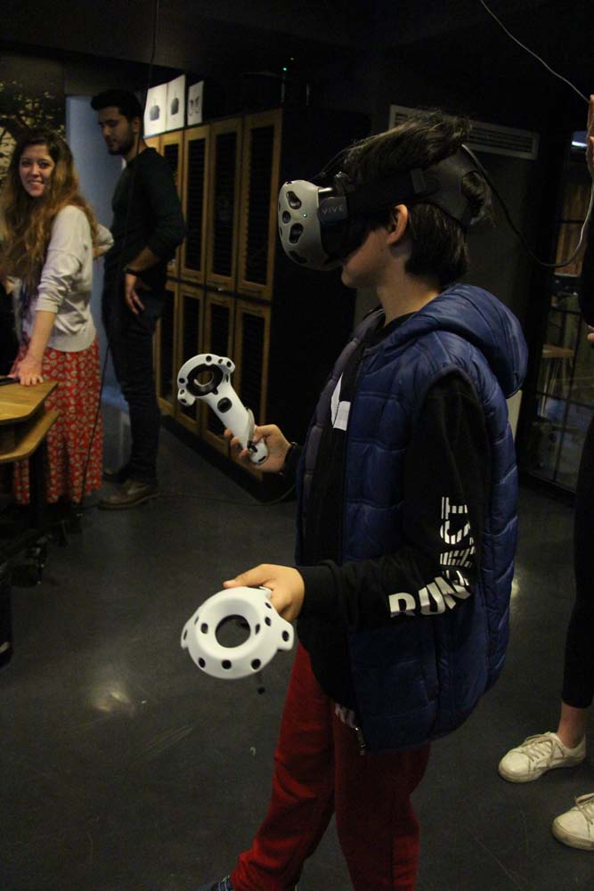 Disleksili Çocuklar VR ile Sanal Gezintiye Çıktı, Graffiti ile Beşiktaş Duvarlarını Renklendirdi