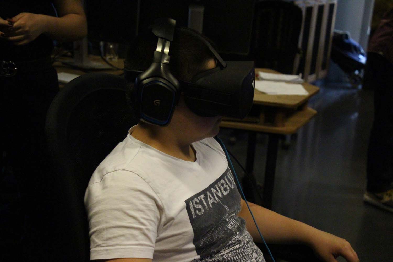 Disleksili Çocuklar VR ile Sanal Gezintiye Çıktı, Graffiti ile Beşiktaş Duvarlarını Renklendirdi