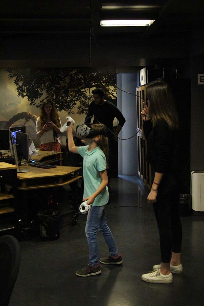 Disleksili Çocuklar VR ile Sanal Gezintiye Çıktı, Graffiti ile Beşiktaş Duvarlarını Renklendirdi