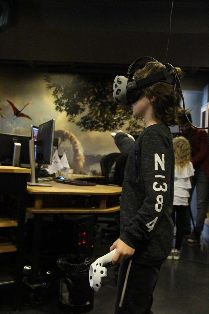 Disleksili Çocuklar VR ile Sanal Gezintiye Çıktı, Graffiti ile Beşiktaş Duvarlarını Renklendirdi