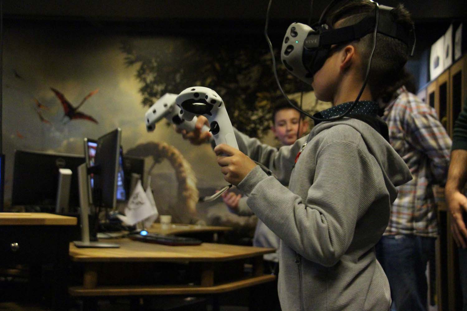 Disleksili Çocuklar VR ile Sanal Gezintiye Çıktı, Graffiti ile Beşiktaş Duvarlarını Renklendirdi