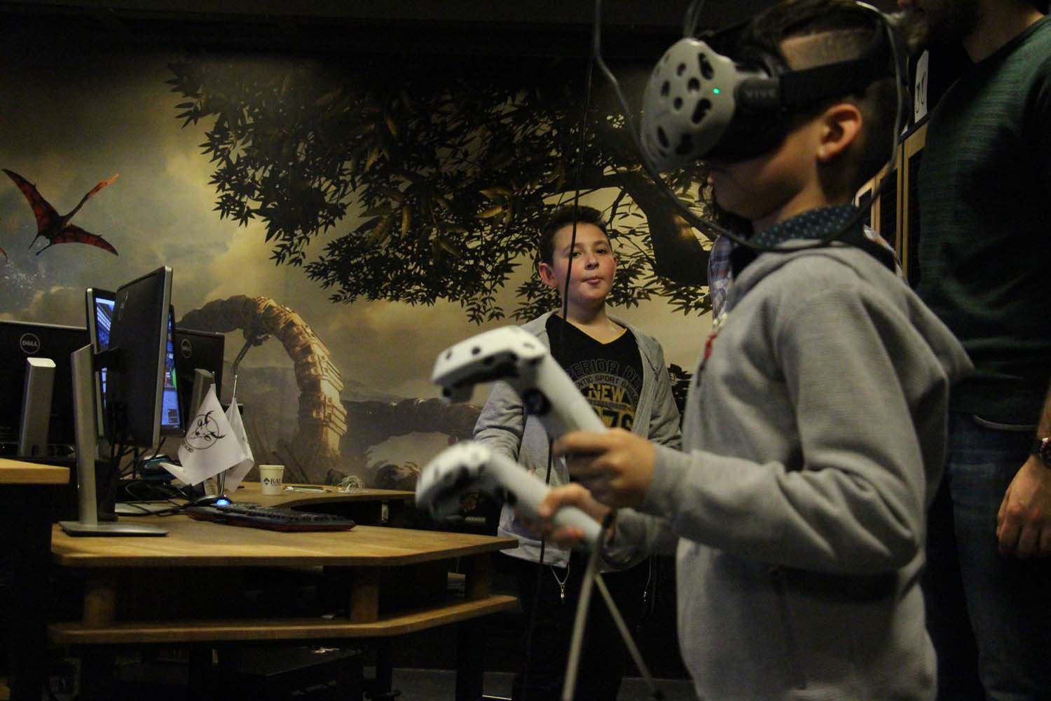 Disleksili Çocuklar VR ile Sanal Gezintiye Çıktı, Graffiti ile Beşiktaş Duvarlarını Renklendirdi