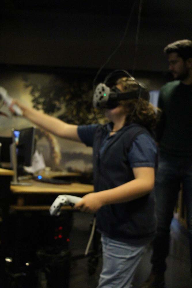 Disleksili Çocuklar VR ile Sanal Gezintiye Çıktı, Graffiti ile Beşiktaş Duvarlarını Renklendirdi