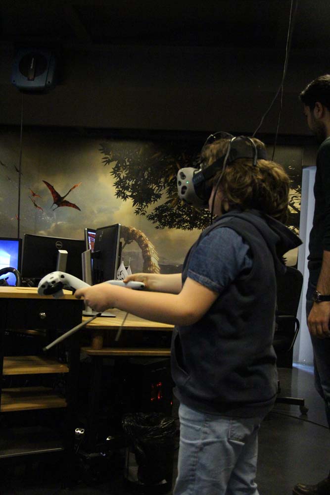 Disleksili Çocuklar VR ile Sanal Gezintiye Çıktı, Graffiti ile Beşiktaş Duvarlarını Renklendirdi