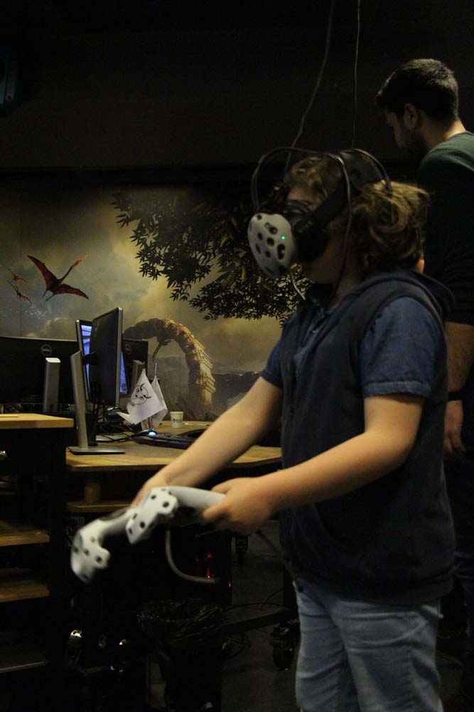 Disleksili Çocuklar VR ile Sanal Gezintiye Çıktı, Graffiti ile Beşiktaş Duvarlarını Renklendirdi