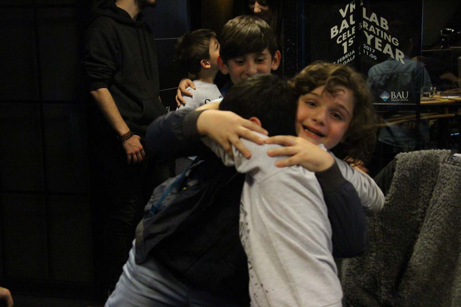 Disleksili Çocuklar VR ile Sanal Gezintiye Çıktı, Graffiti ile Beşiktaş Duvarlarını Renklendirdi