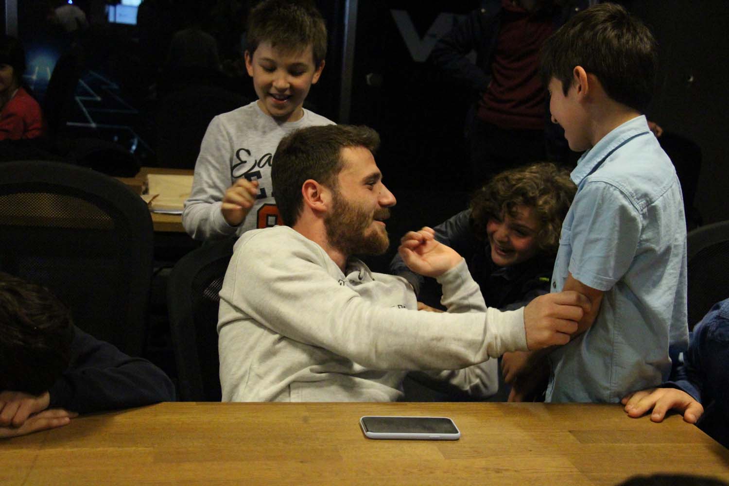 Disleksili Çocuklar VR ile Sanal Gezintiye Çıktı, Graffiti ile Beşiktaş Duvarlarını Renklendirdi