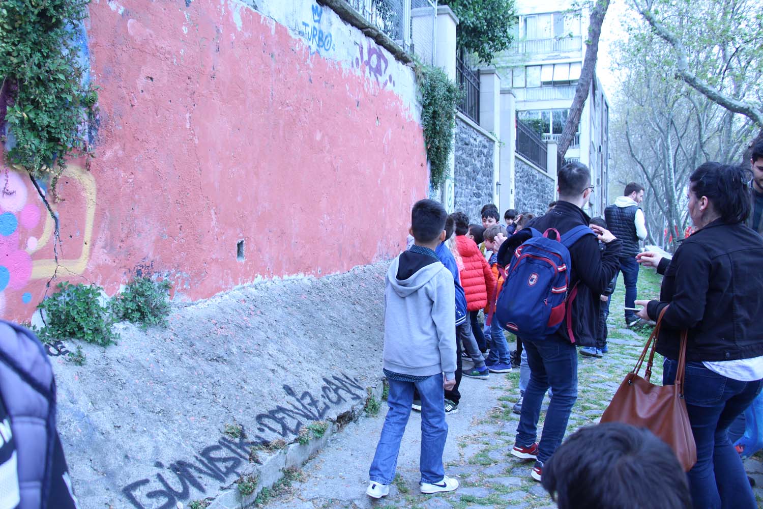 Disleksili Çocuklar VR ile Sanal Gezintiye Çıktı, Graffiti ile Beşiktaş Duvarlarını Renklendirdi