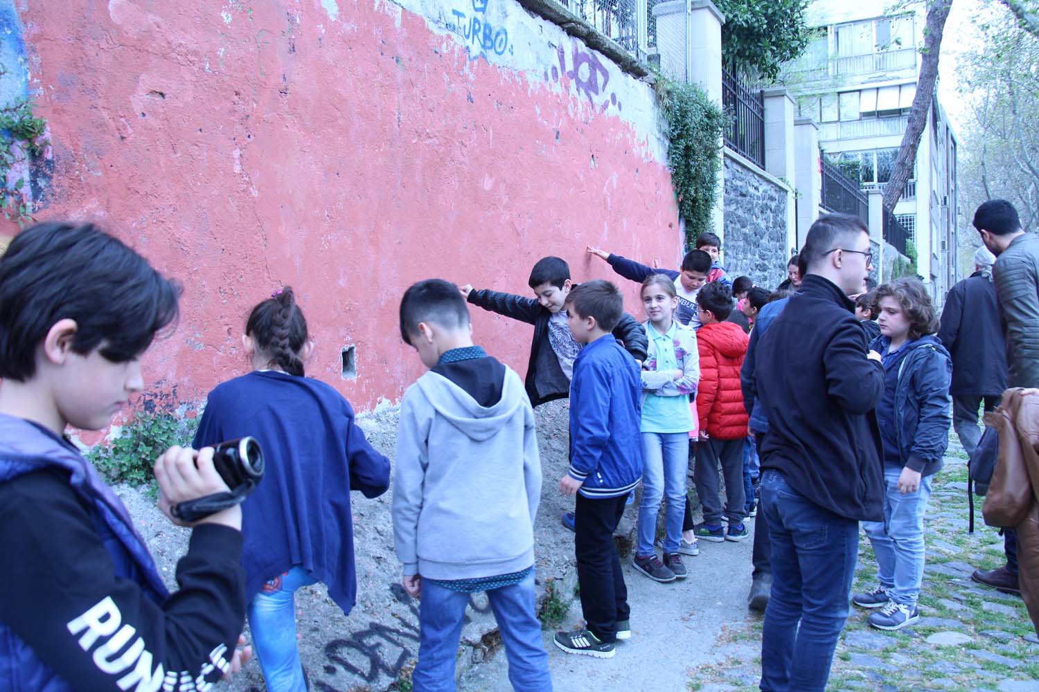 Disleksili Çocuklar VR ile Sanal Gezintiye Çıktı, Graffiti ile Beşiktaş Duvarlarını Renklendirdi